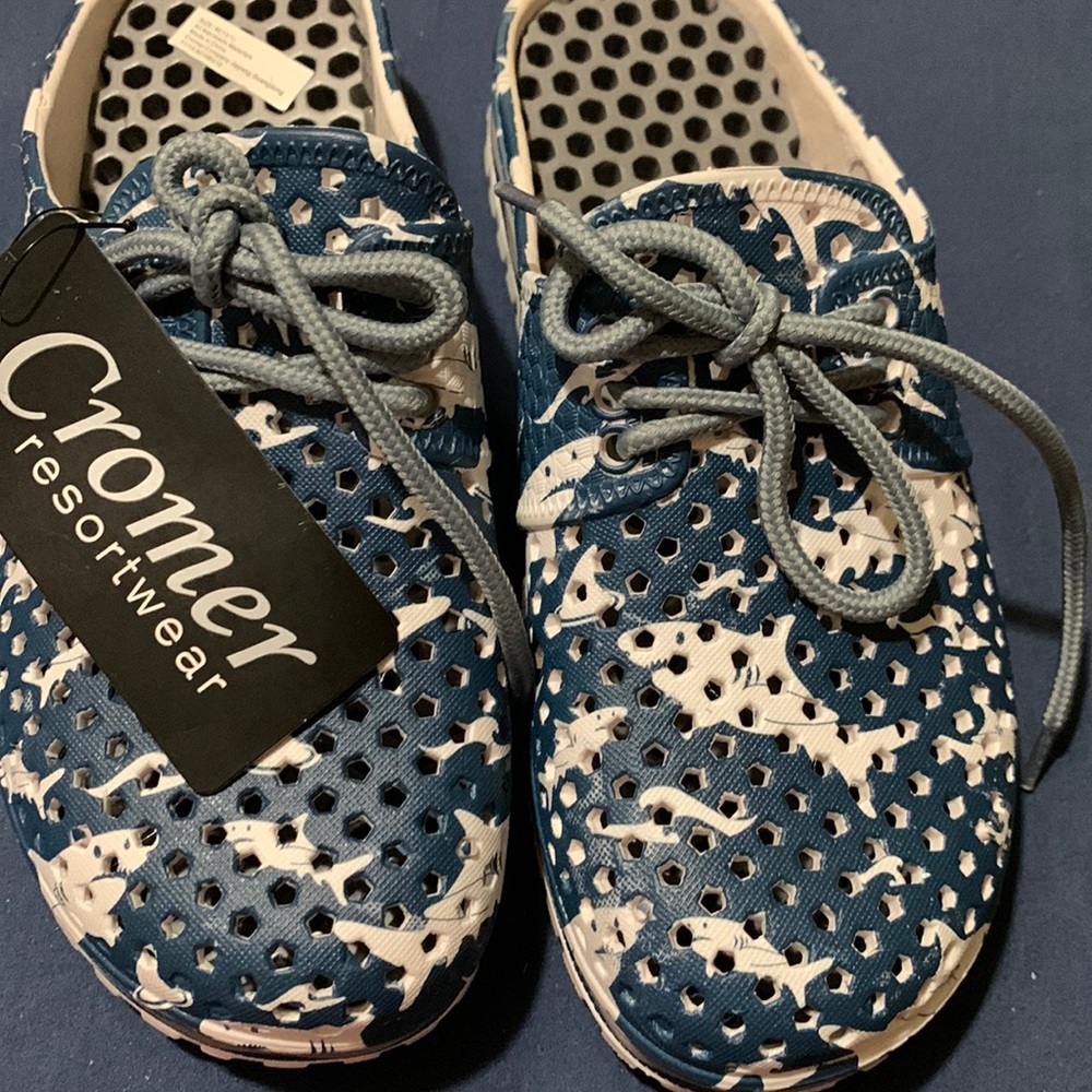 Boys shoes